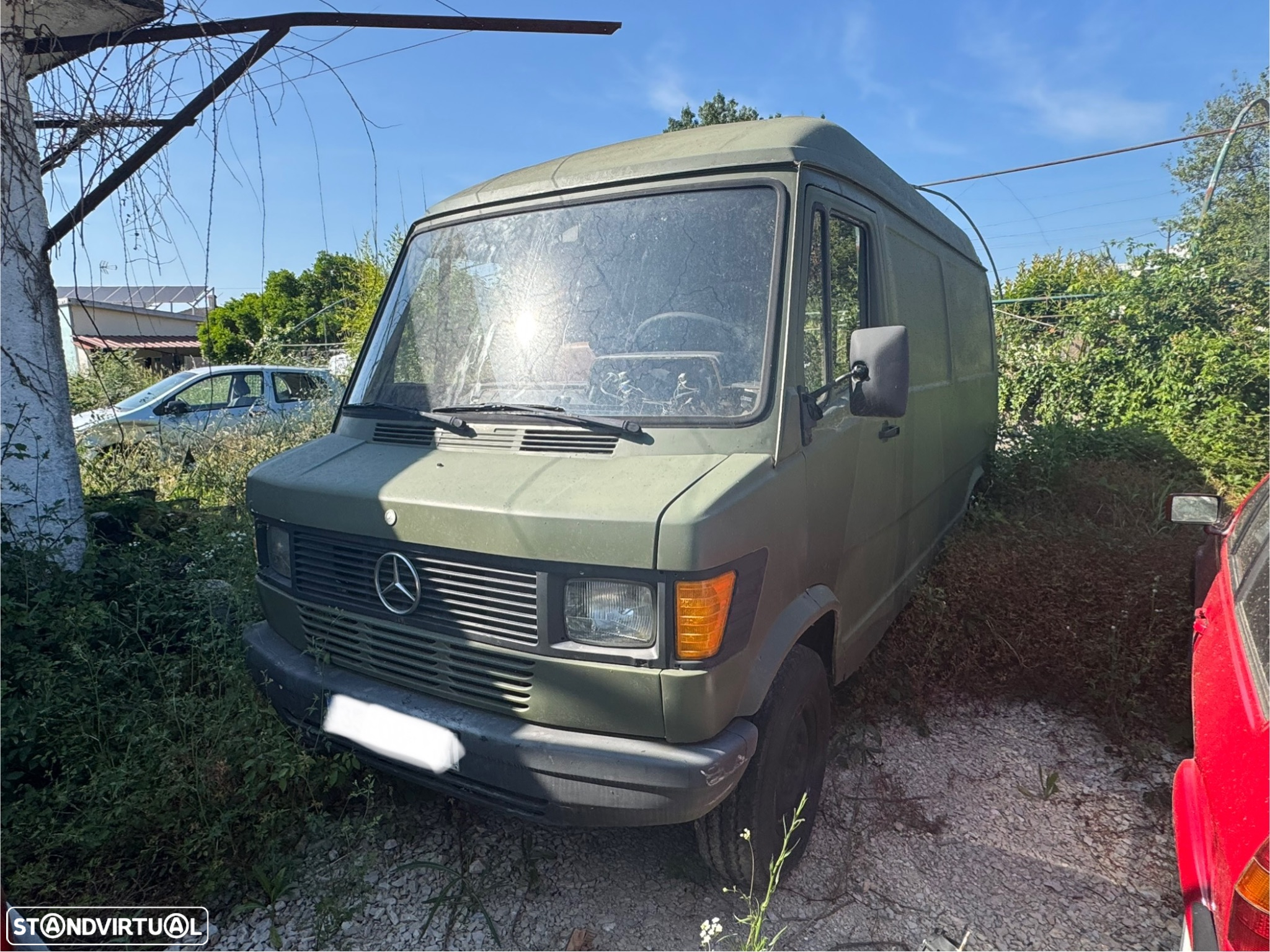 Mercedes-Benz 100 - 2