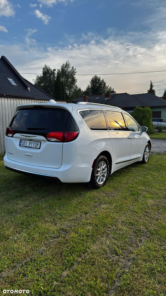 Chrysler Pacifica - 3