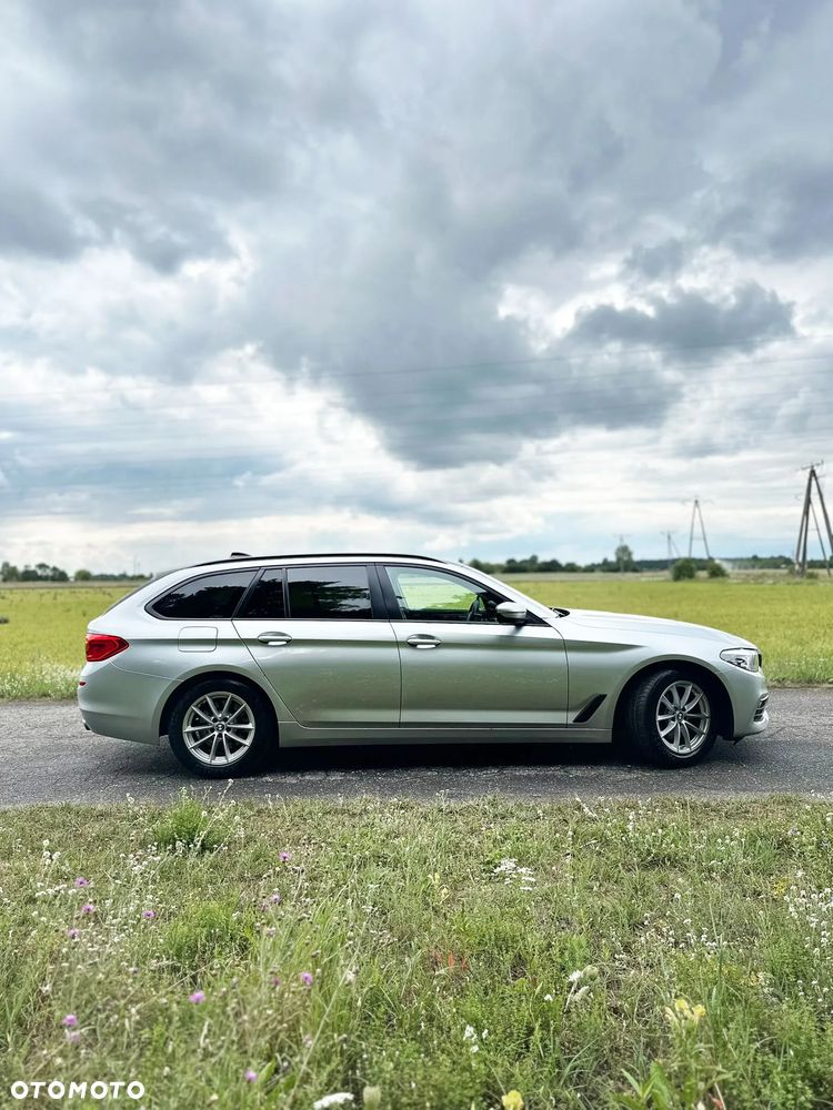 BMW Seria 5 520d Sport Line - 2