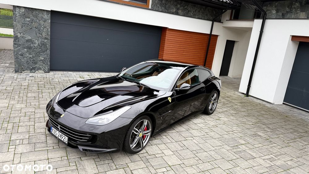 Ferrari GTC4Lusso - 1