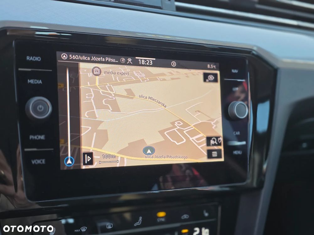 Volkswagen Passat 2.0 TSI Business DSG - 28