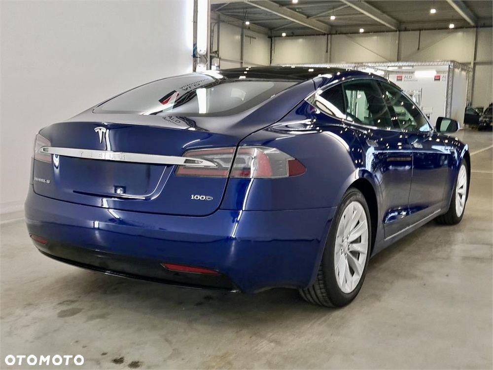 Tesla Model S - 3