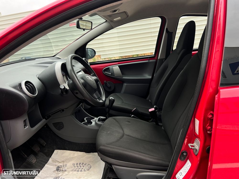 Toyota Aygo 1.0 + - 15