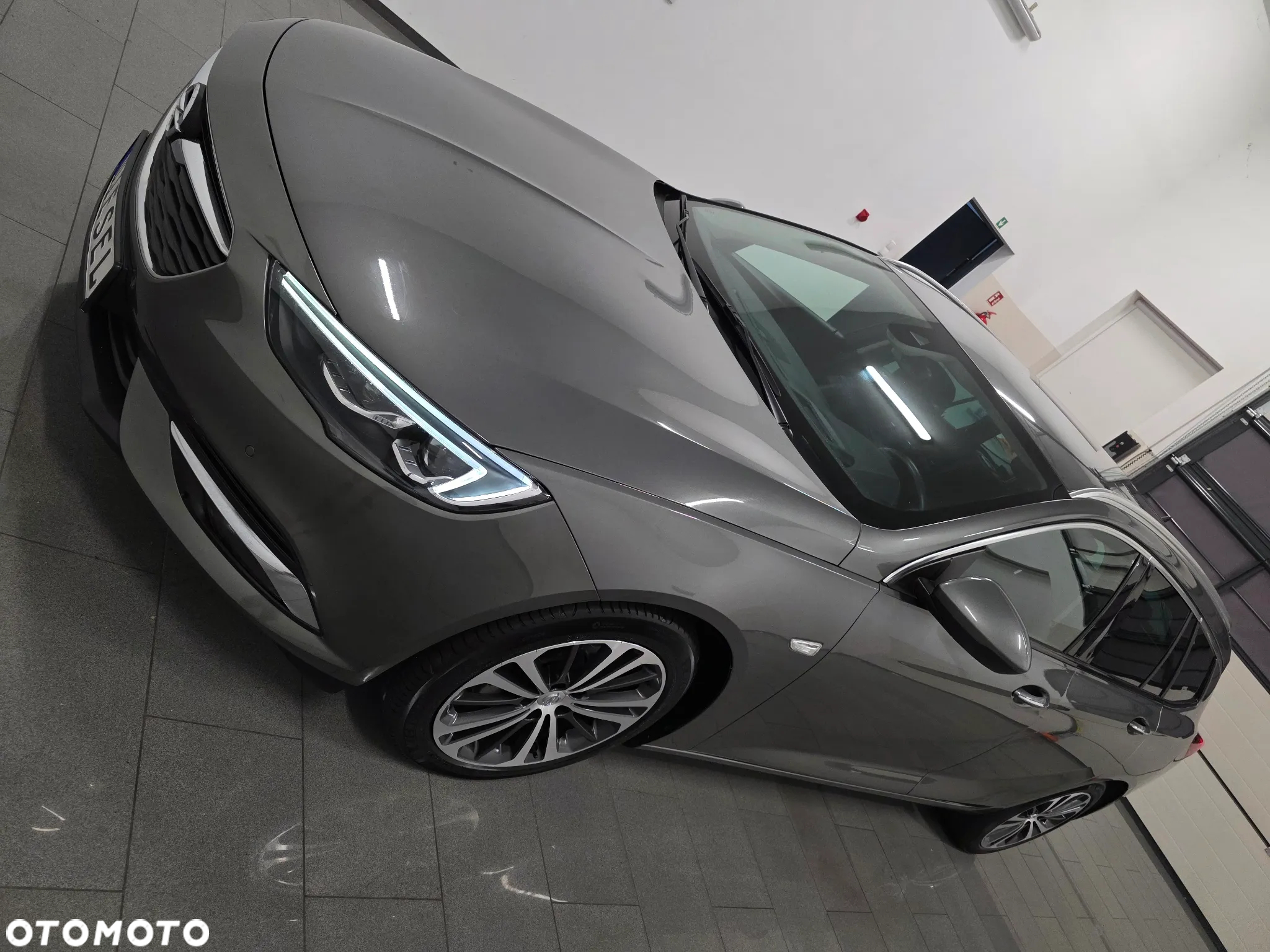 Opel Insignia Sports Tourer 2.0 Diesel Exclusive - 4
