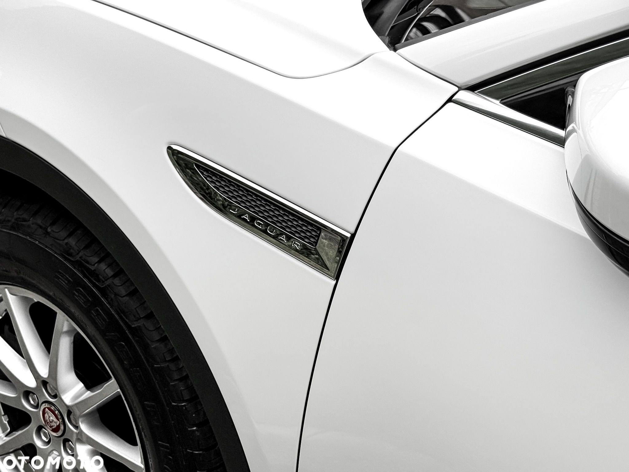 Jaguar E-Pace - 13