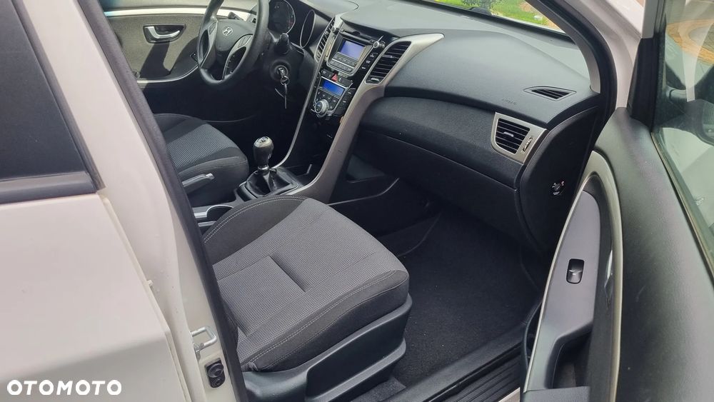 Hyundai i30 1.4 Intro Edition - 24