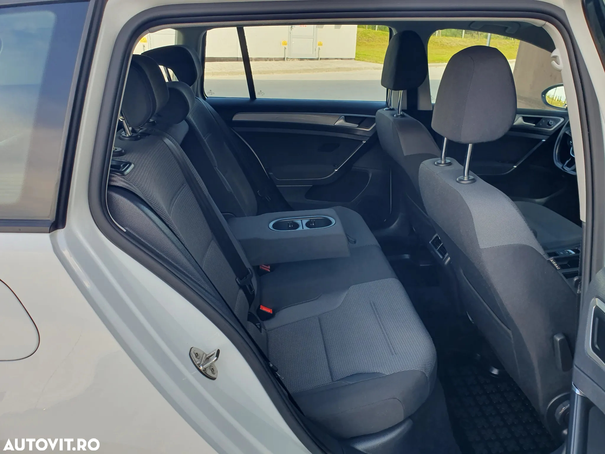 Volkswagen Golf 1.6 TDI BlueMotion Comfortline - 21