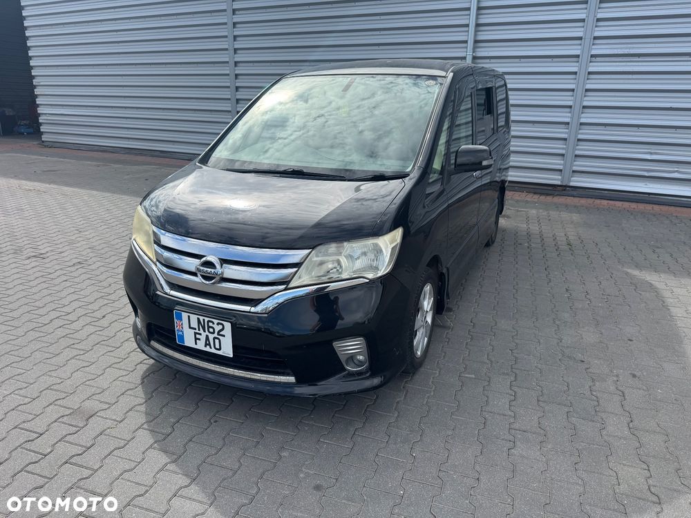 Nissan Serena - 1