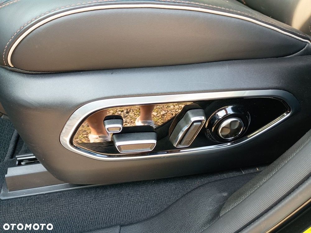 Jeep Grand Cherokee - 22