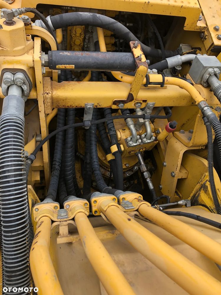 Komatsu PC 210LC-8 - 16