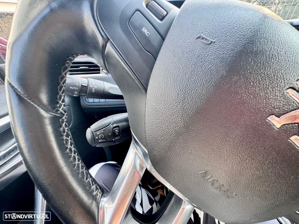 Peugeot 2008 1.2 PureTech Allure - 10