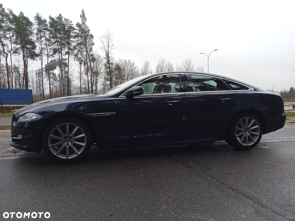 Jaguar XJ 3.0 T AWD R-Sport - 24