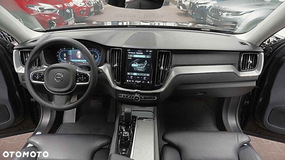 Volvo XC 60 B4 B Plus Dark - 17