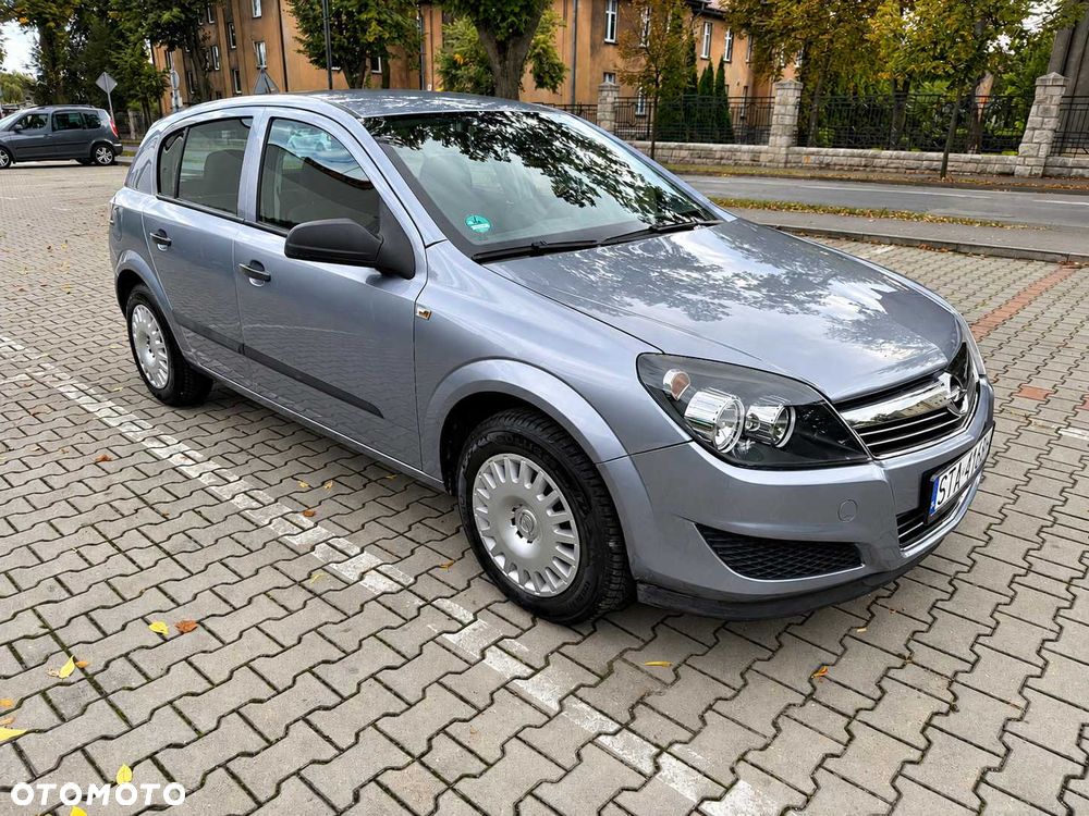 Opel Astra 2009 photo 2