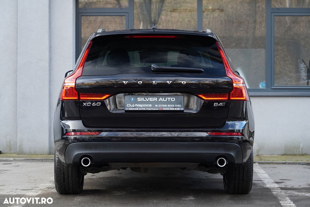 Volvo XC 60 B4 MHEV AT8 AWD Momentum Pro - 35