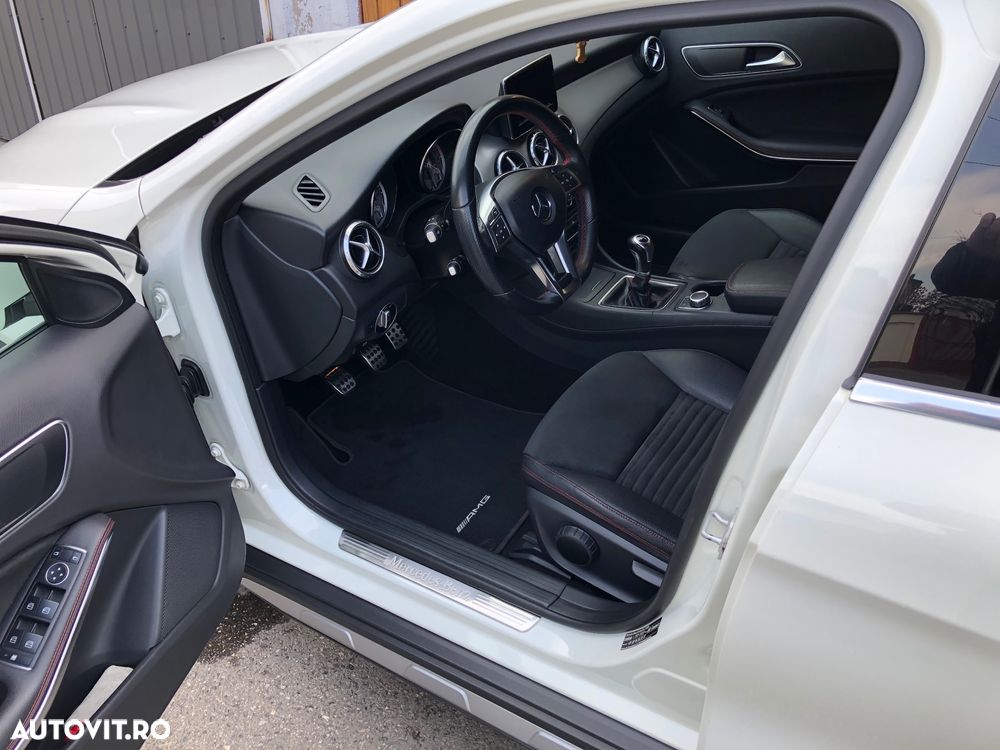 Mercedes-Benz GLA 180 AMG Line - 7