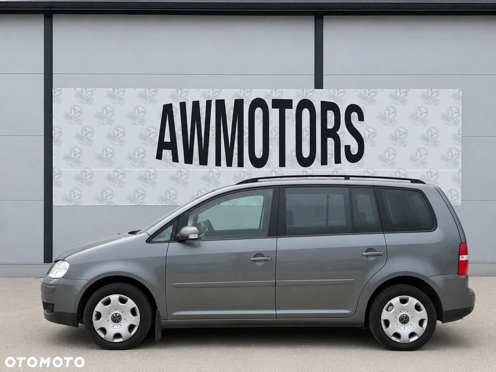 VOLKSWAGEN TOURAN 2003 *SAMOCHÓD NA CZĘŚCI* 5660 2R / D7X  MASKA, LAMPA, DRZWI, LUSTERKO, ZDERZAK, GRILL, BŁOTNIK, KLAPA, BELKA, DESKA, FOTELE, KANAPA, ĆWIARTKA KIEROWNICA, TARCZE, ZACISKI, ZAWIESZENIE, KOMPLETNY PRZÓD, KOMPLETNY TYŁ, LICZNIK, ZEGARY, PRAWE LEWE PRZÓD TYŁ - 4