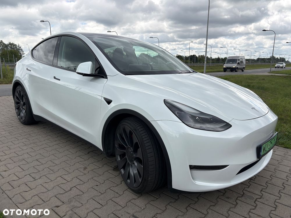 Tesla Model Y Performance AWD - 5
