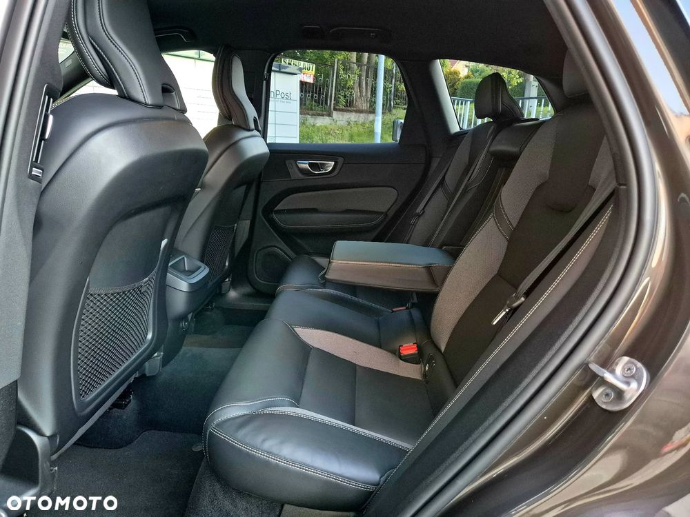 Volvo XC 60 B4 D Ultimate Dark - 25