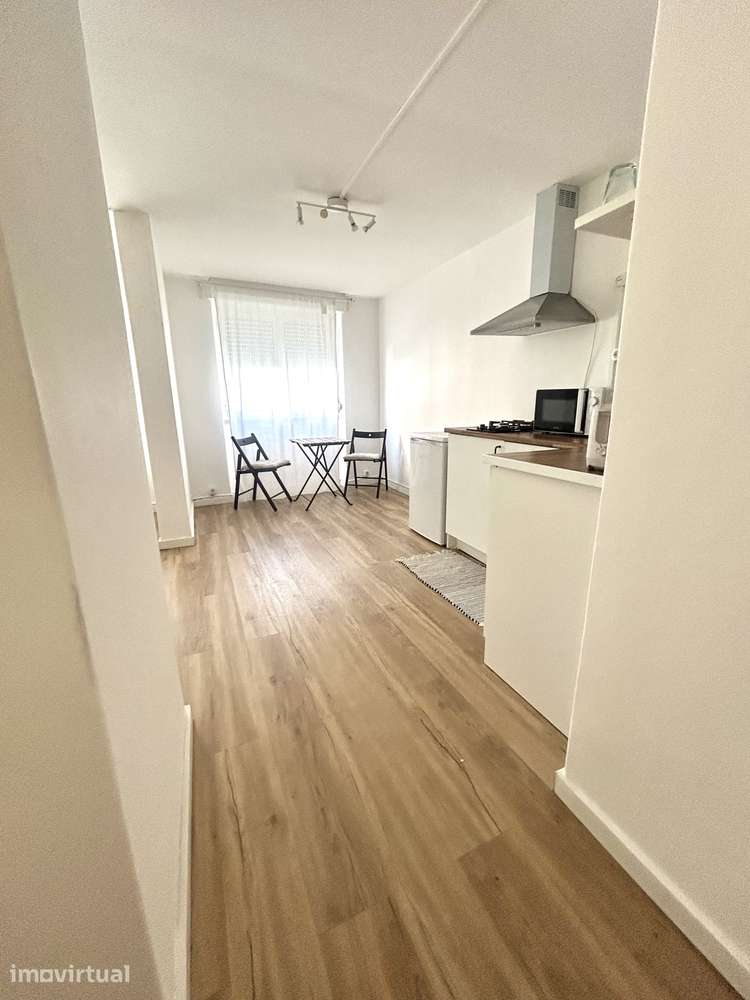 T1 com 33m², mobiliário e localização central - Grande imagem: 4/11