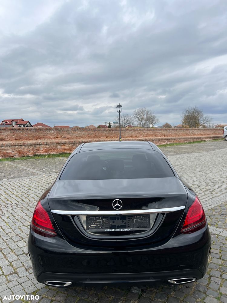 Mercedes-Benz C 220 d 4Matic T 9G-TRONIC AMG Line - 13