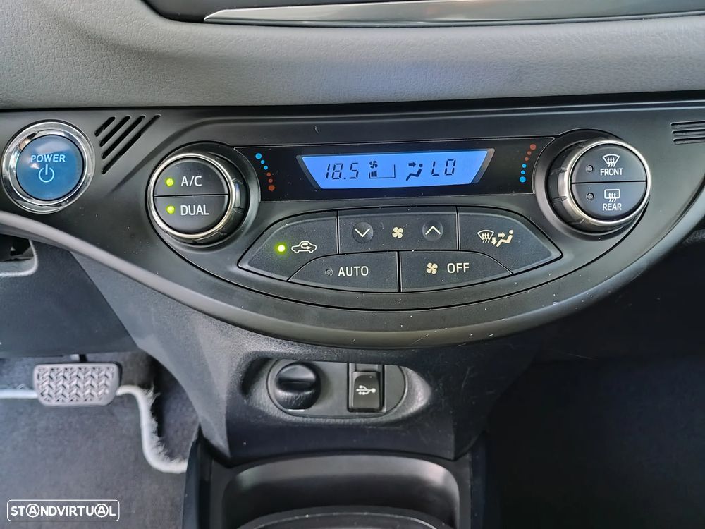 Toyota Yaris 1.5 HSD Comfort +P.Style+P.Techno — fotografia 52