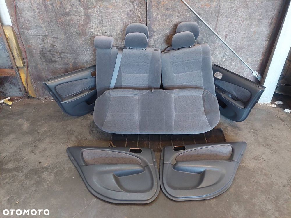 KOMPLET FOTELI PRZÓD + KANAPA TYŁ + BOCZKI TOYOTA COROLLA E11 LIFT - 1