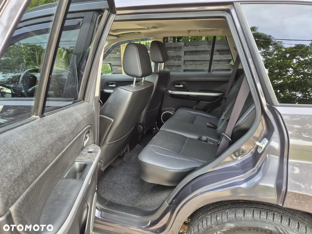 Suzuki Grand Vitara 2.4 De Luxe - 28