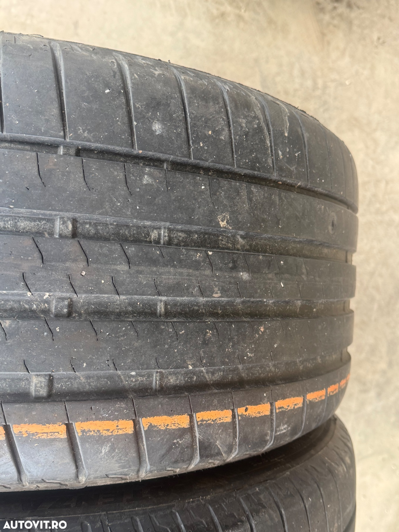 Vând 2 anvelope 275/35/21 bridgestone de vară ca noi - 2