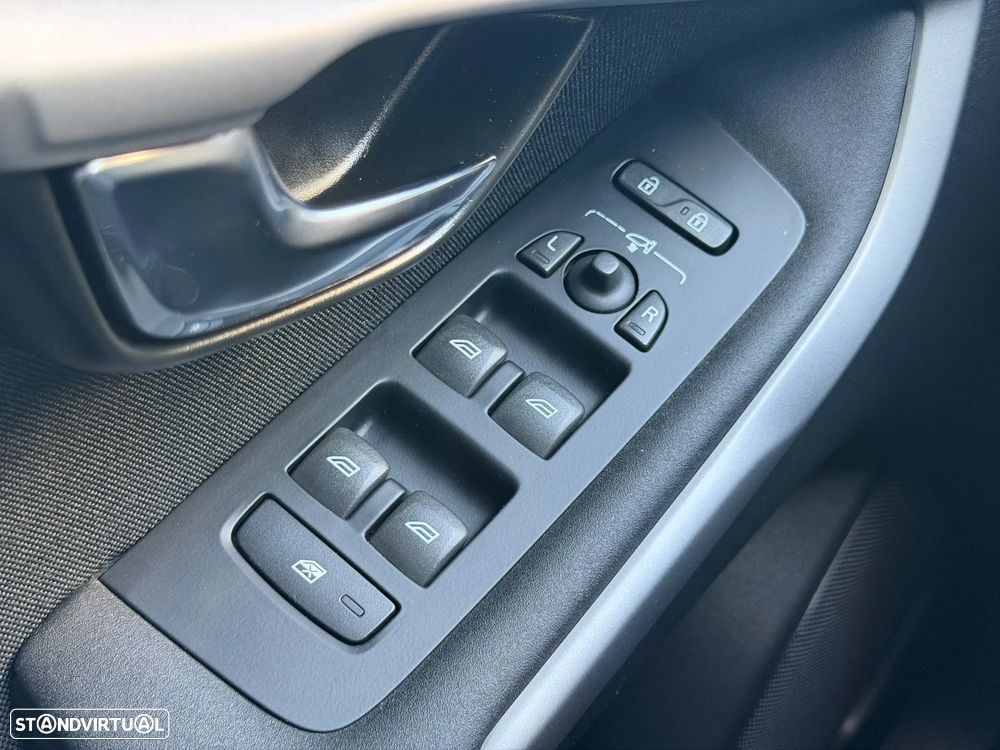 Volvo V40 2.0 D3 Momentum Geartronic - 16