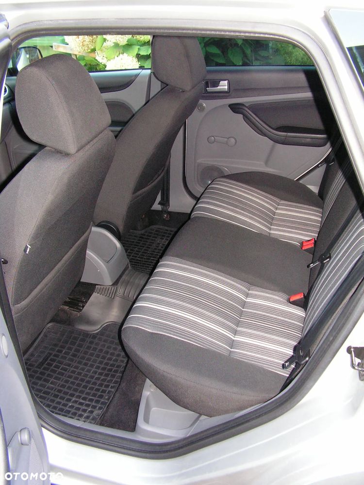 Ford Focus 1.6 Trend EU5 - 15