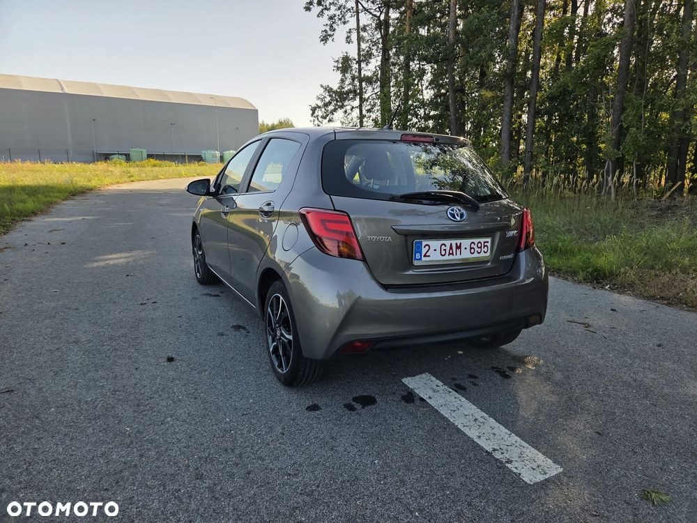 Toyota Yaris - 10