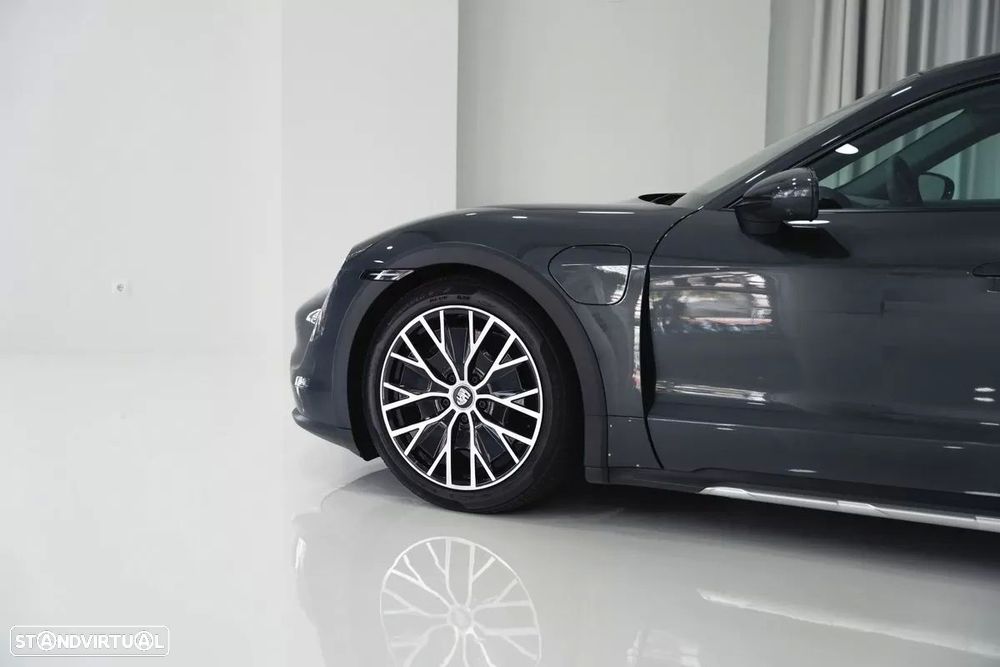 Porsche Taycan Cross Turismo 4 - 12