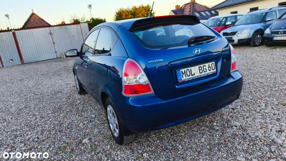 Hyundai Accent - 10