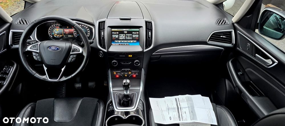 Ford S-Max - 32