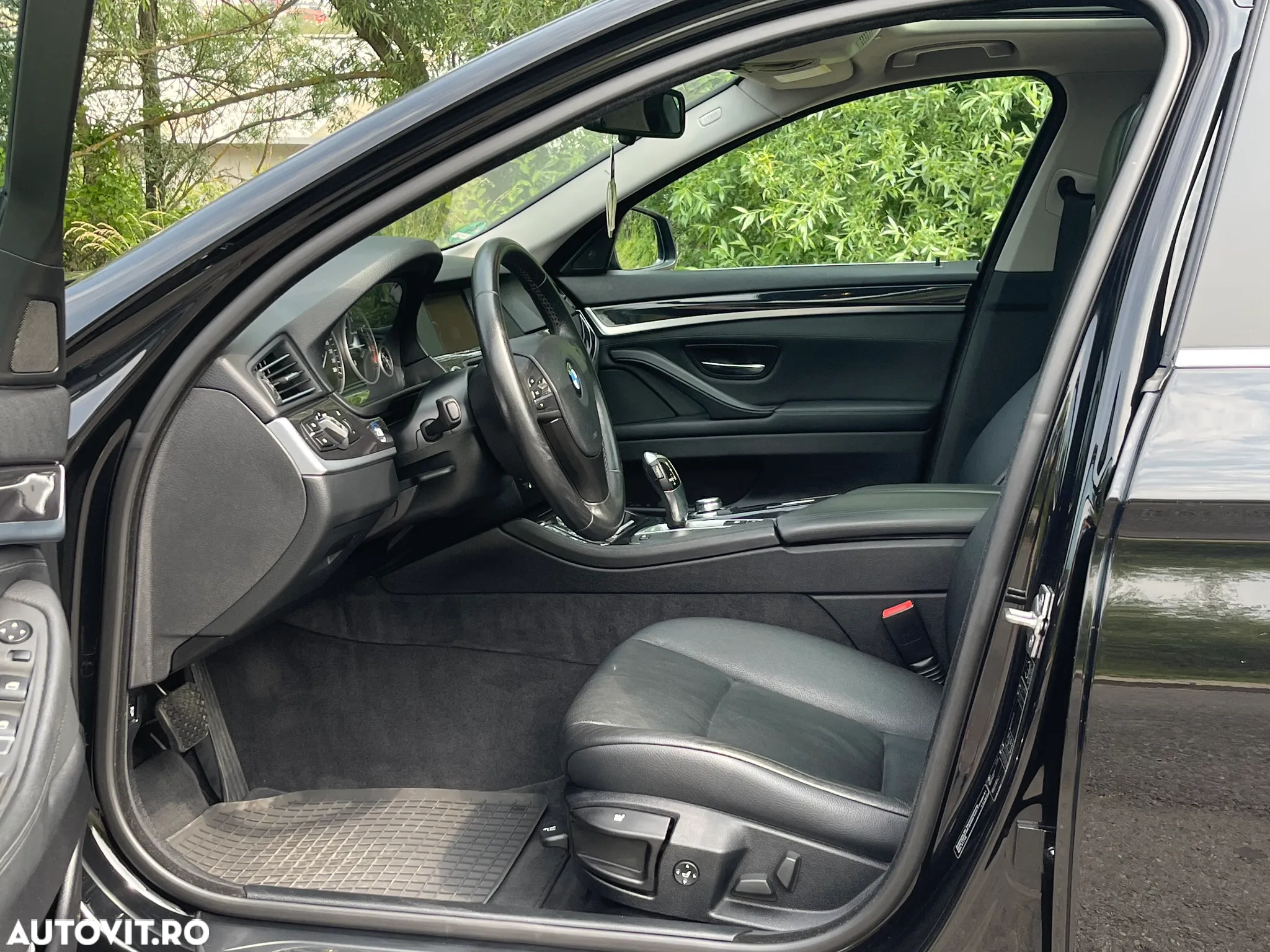 BMW Seria 5 520d Touring Aut. - 10