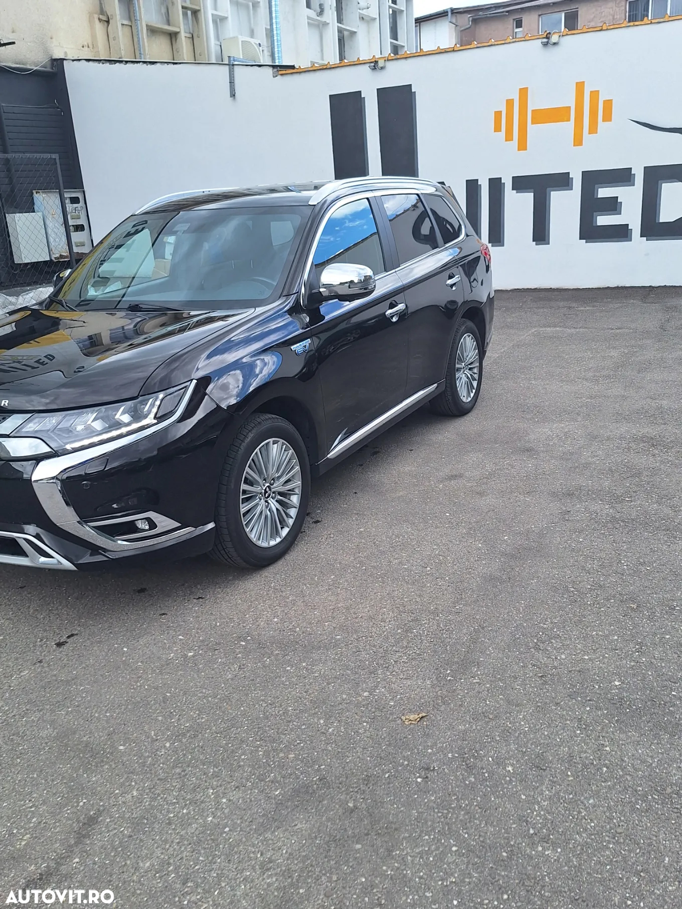 Mitsubishi Outlander 2.4 4WD Plug-In Hybrid Top - 9