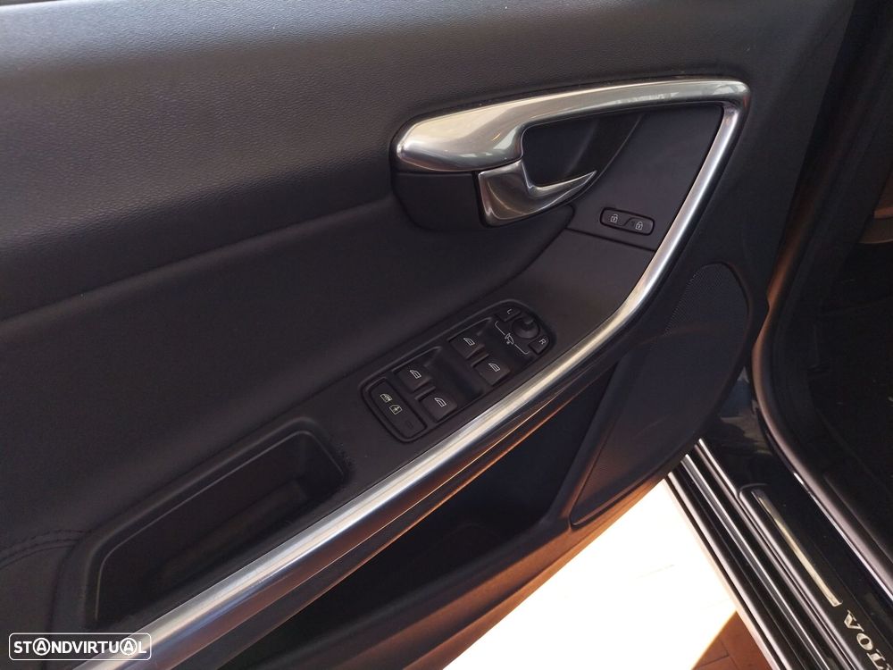 Volvo V60 2.0 D3 Momentum Start/Stop - 3