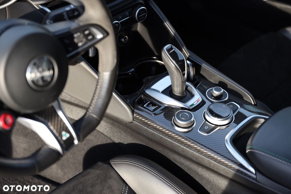 Alfa Romeo Giulia 2.9 Bi Turbo V6 Quadrifoglio - 35