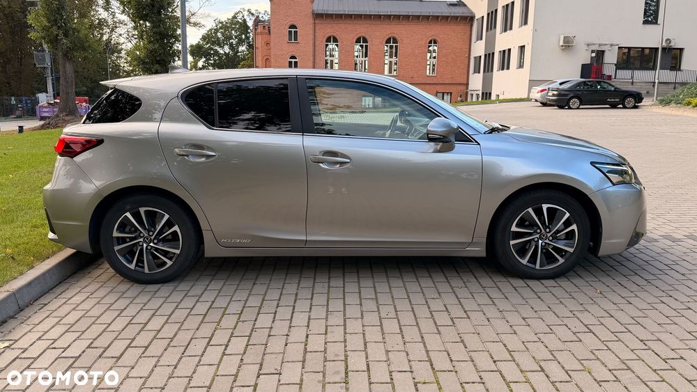 Lexus CT - 12