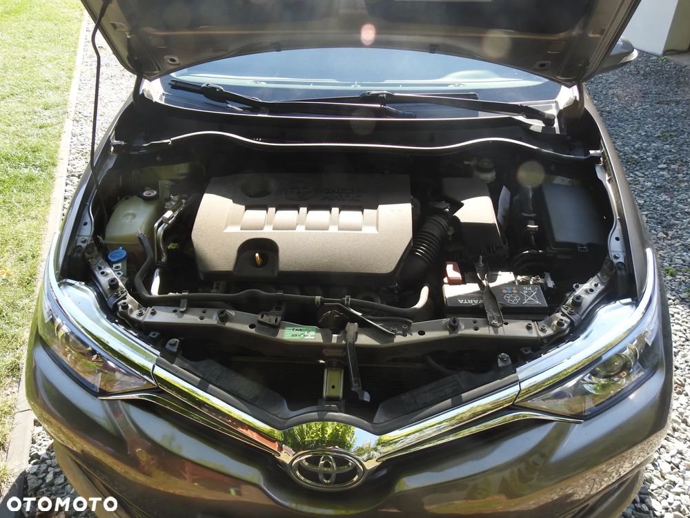 Toyota Auris 1.6 Premium - 18