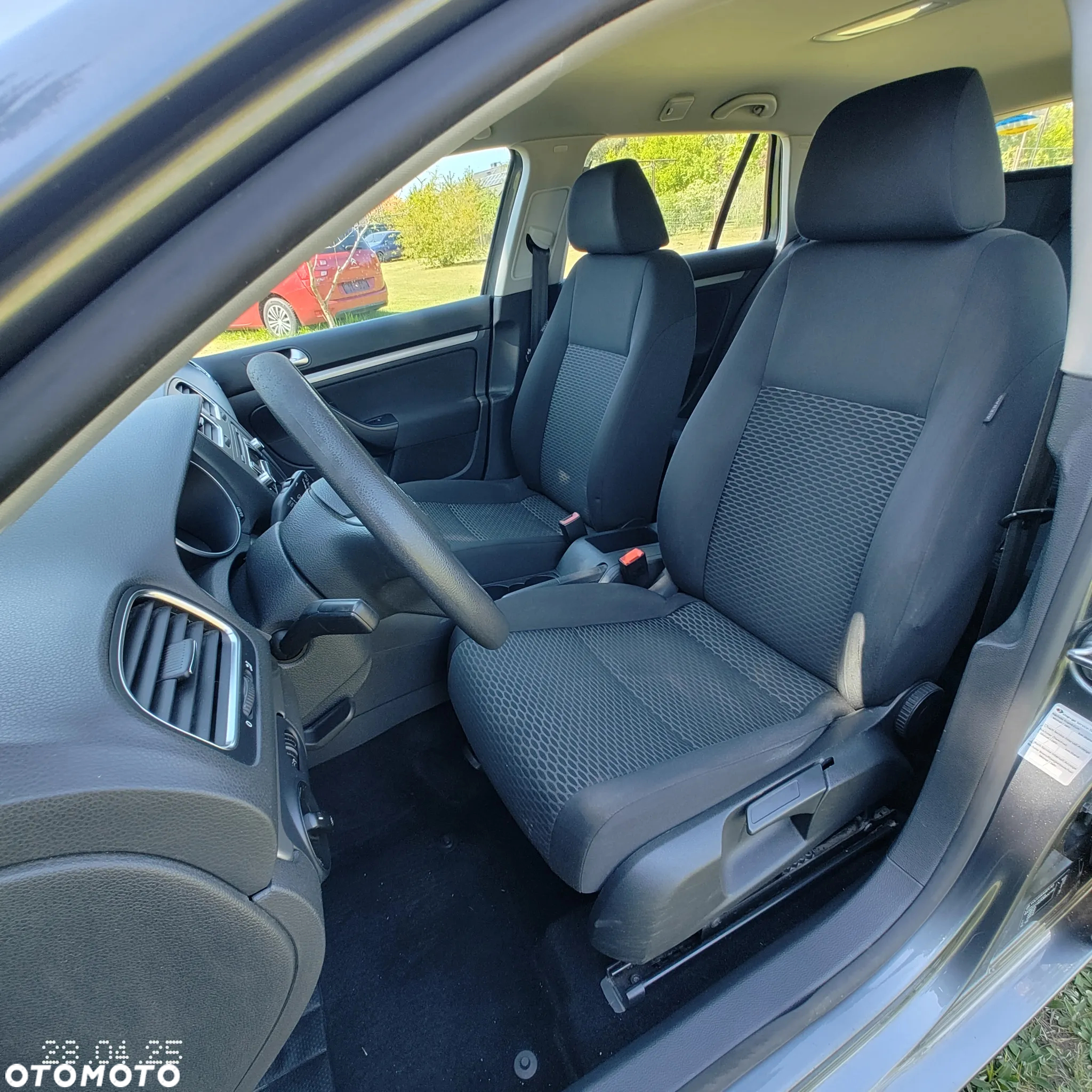 Volkswagen Golf 1.6 TDI DPF Trendline - 23