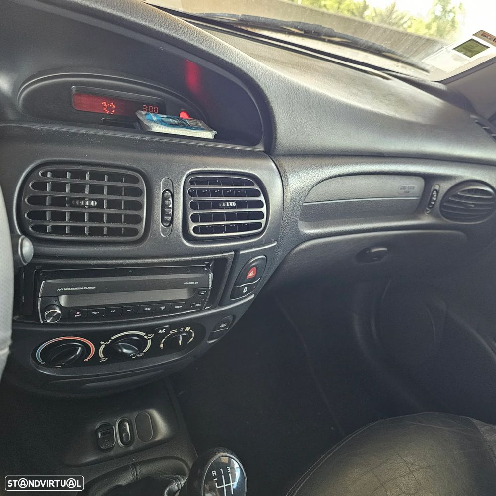 Renault Mégane Cabrio ver-1-4-16v-privil-ge - 25