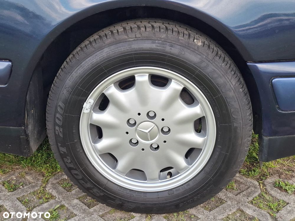 Mercedes-Benz Klasa E 240 Classic - 40