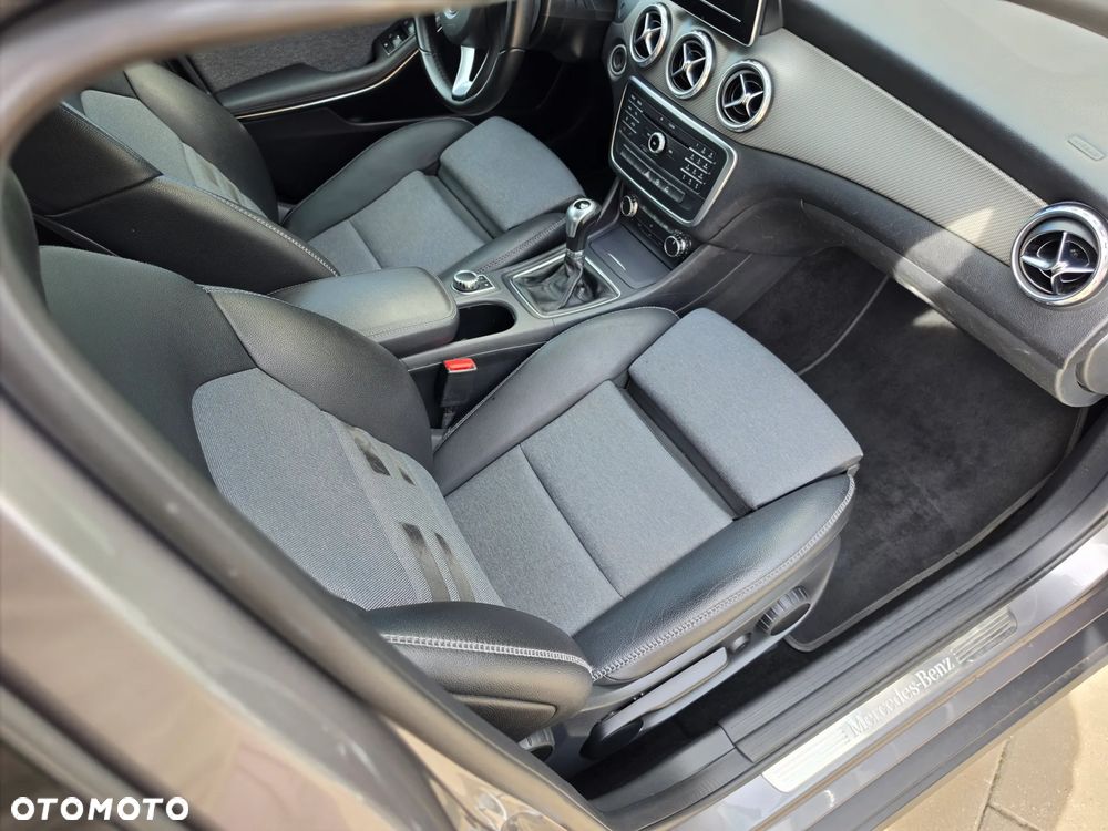 Mercedes-Benz GLA 200 d Activity Edition - 38