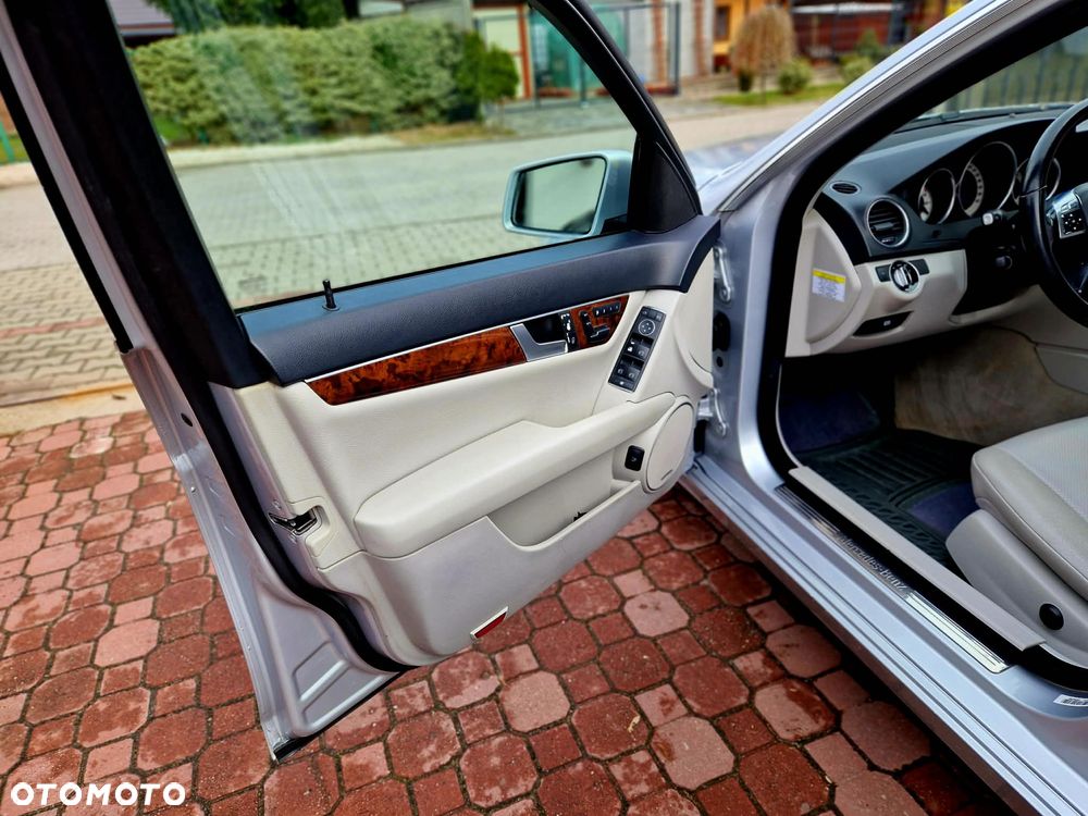 Mercedes-Benz Klasa C 250 CGI Automatik BlueEFFICIENCY - 8