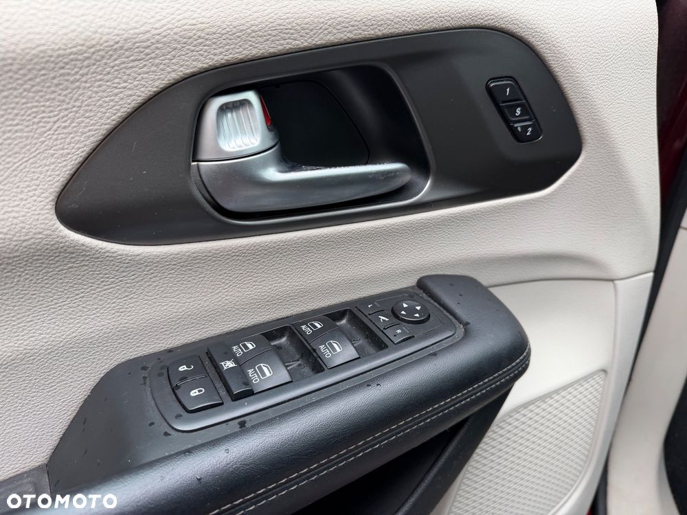 Chrysler Pacifica - 13