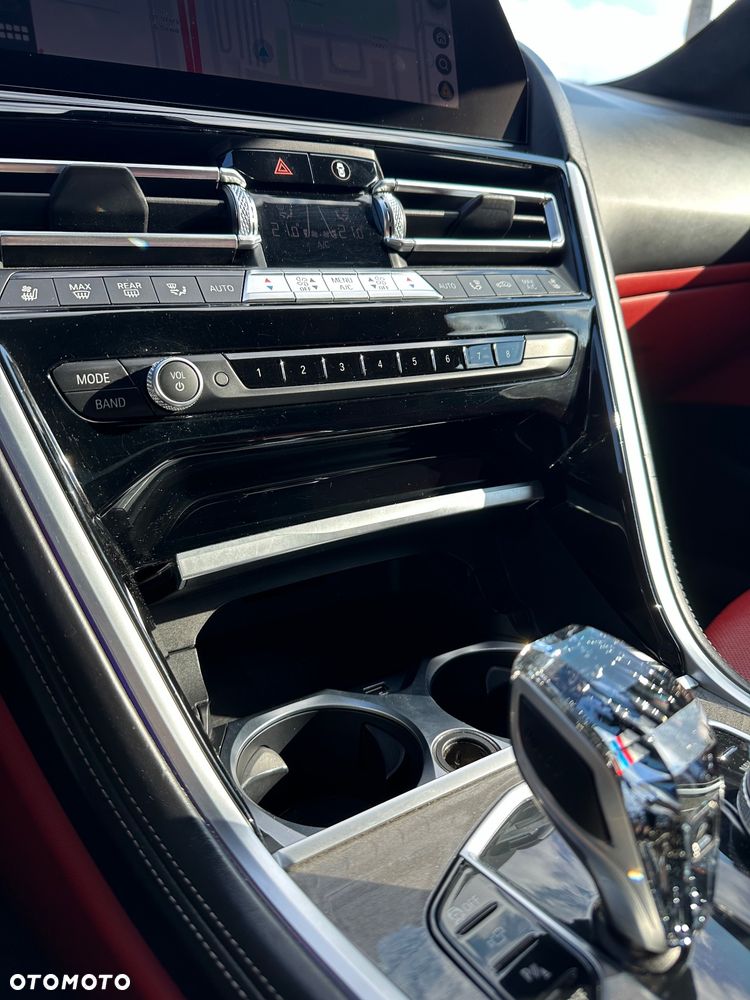 BMW Seria 8 - 22