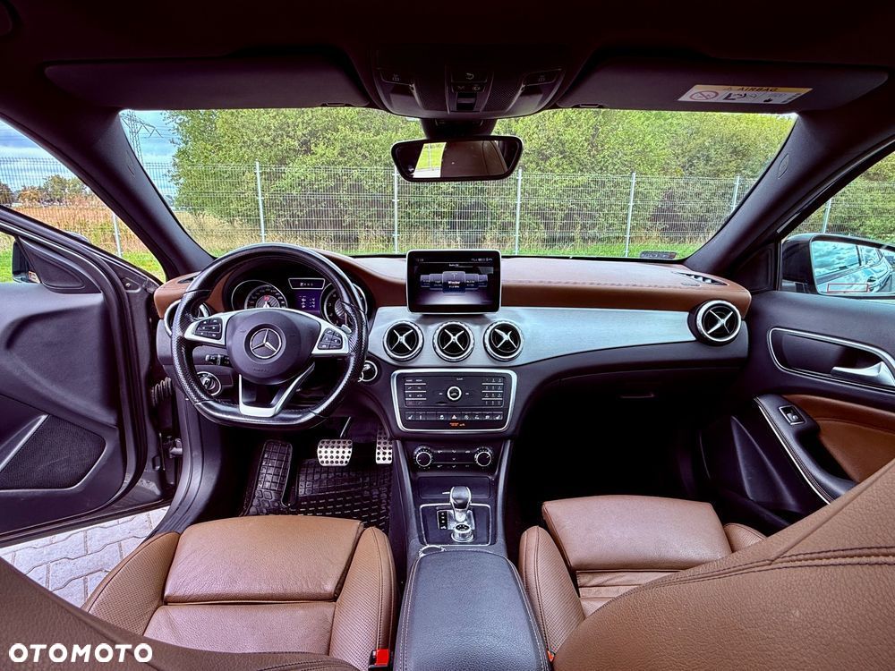 Mercedes-Benz GLA - 21