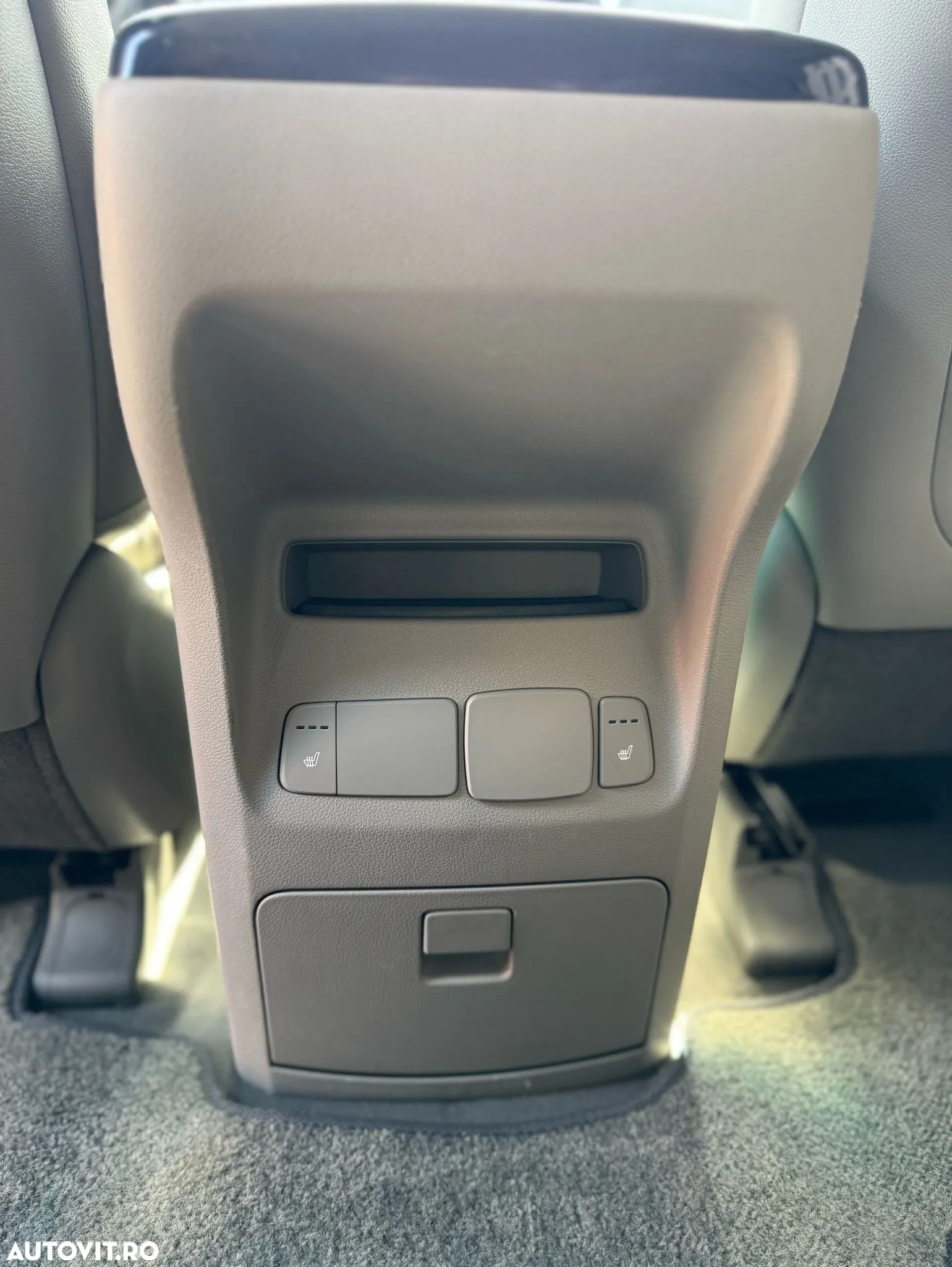 Kia Carnival - 9